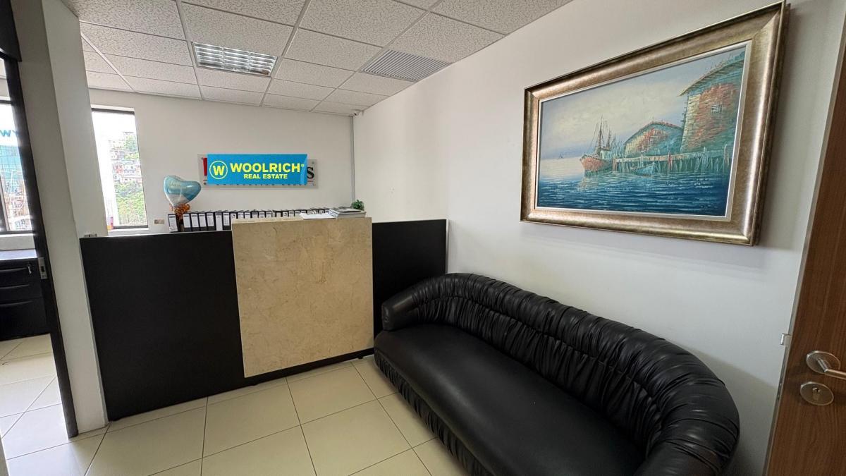 Vendo Oficina Amoblada en Emporium, Vista Al Rio, 115 m², Guayas — imagen 6