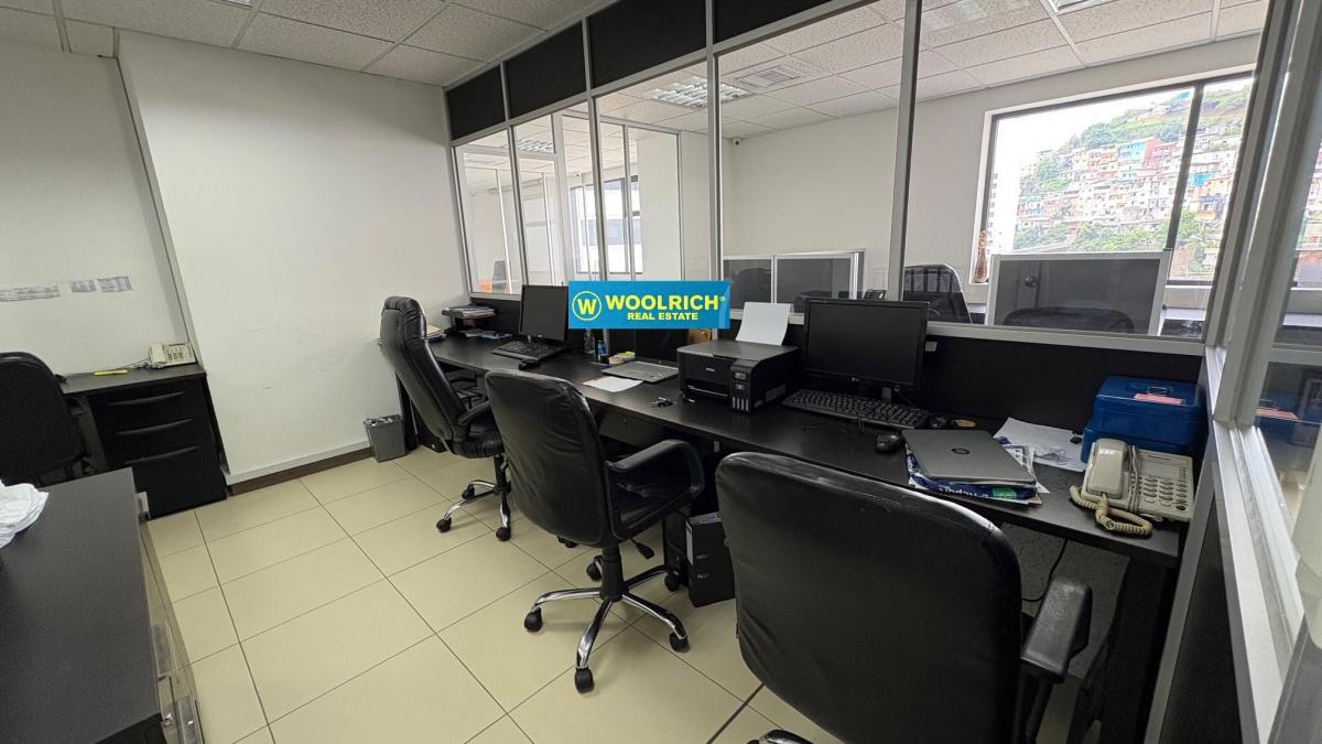 Vendo Oficina Amoblada en Emporium, Vista Al Rio, 115 m², Guayas — imagen 2