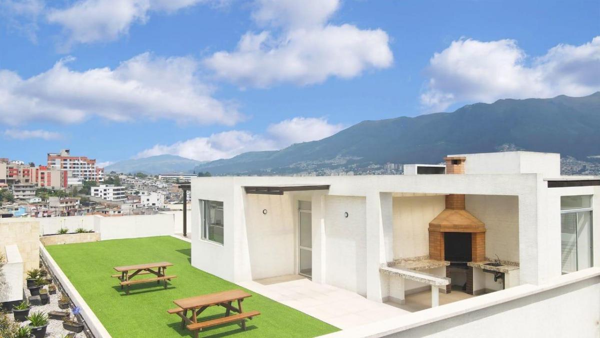 Venta Departamento con Patio 3 Dorm. El Inca — imagen 3