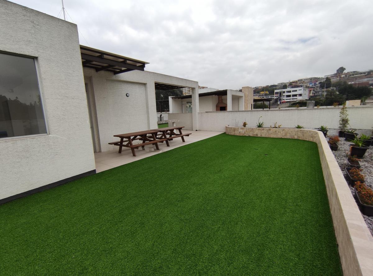 Venta Departamento con Patio 3 Dorm. El Inca — imagen 2