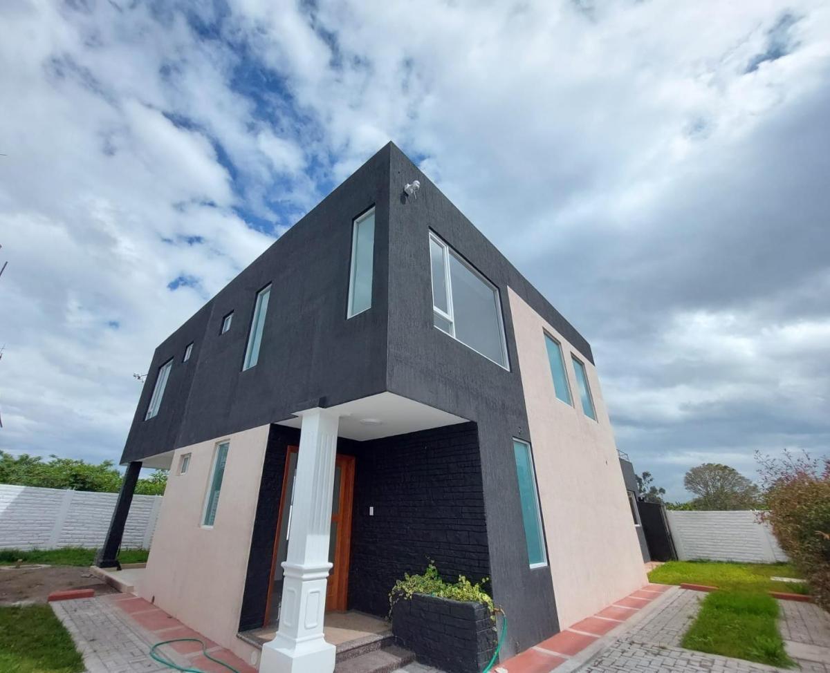 Venta Casa Nueva con 446 m² Totales, 3 Dorm. en Venta en Tumbaco — imagen 4