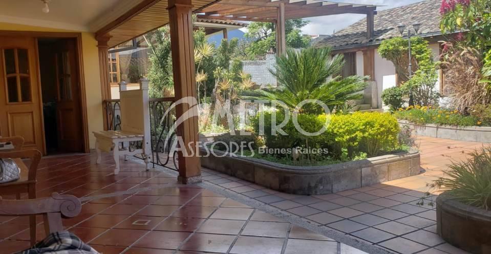 Casa con Salón de Eventos en Venta Atuntaqui, Imbabura — imagen 8