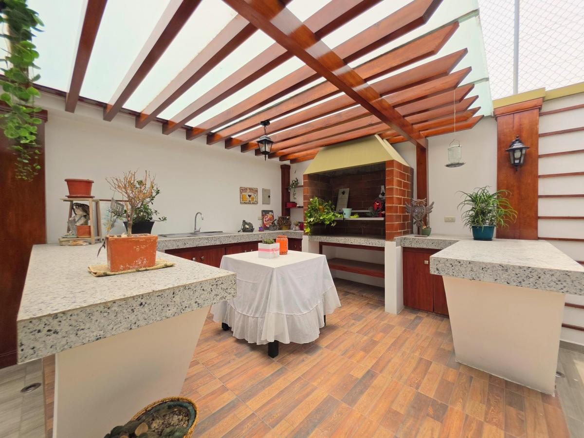 Vendo Casa, Manta 2000, de Cinco Dorm. con Acceso a Terraza, Manabí — imagen 9