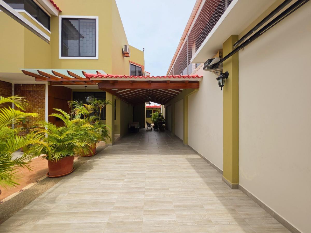 Vendo Casa, Manta 2000, de Cinco Dorm. con Acceso a Terraza, Manabí — imagen 6