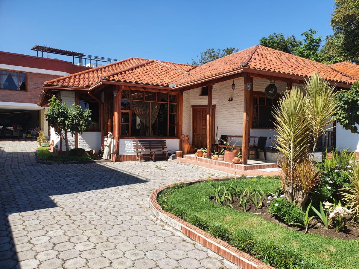 Amplia Casa con Terreno en Venta en Tumbaco, Urbanización Sector La Viña II — imagen 9
