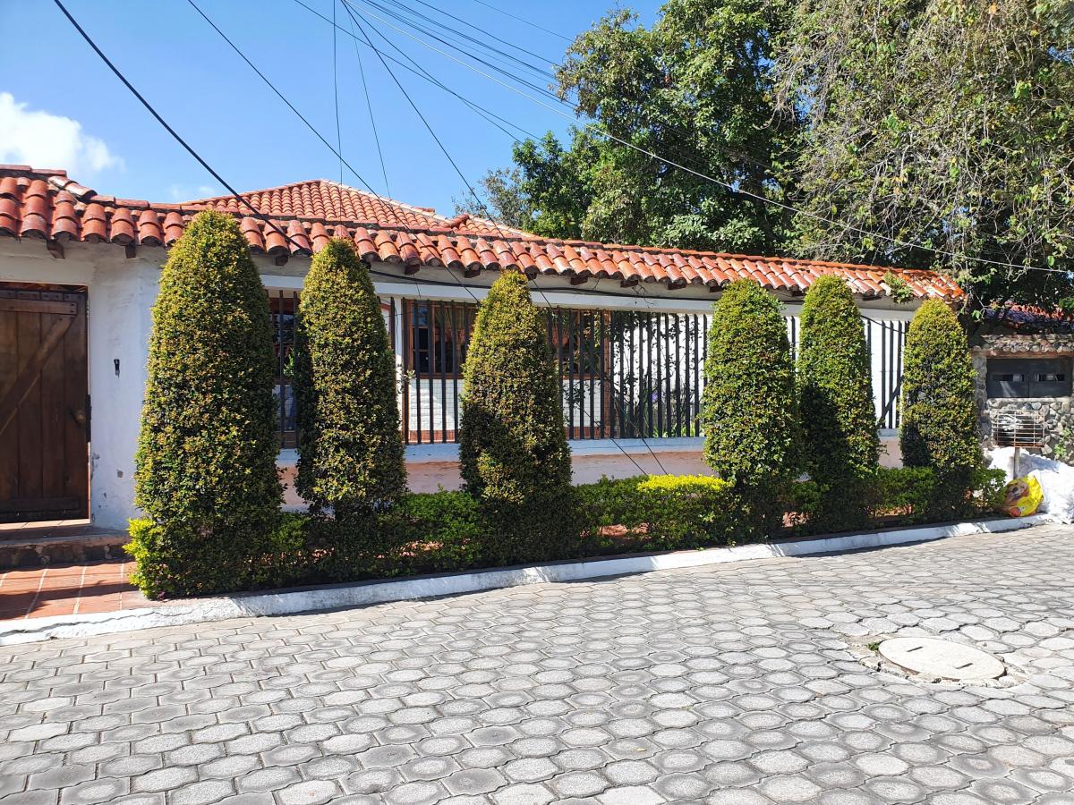 Amplia Casa con Terreno en Venta en Tumbaco, Urbanización Sector La Viña II — imagen 8
