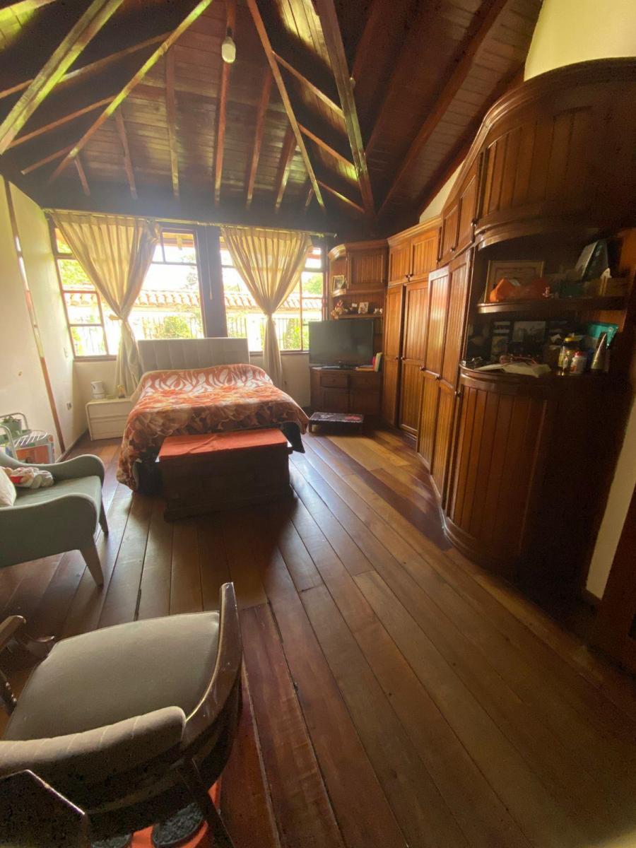 Amplia Casa con Terreno en Venta en Tumbaco, Urbanización Sector La Viña II — imagen 2