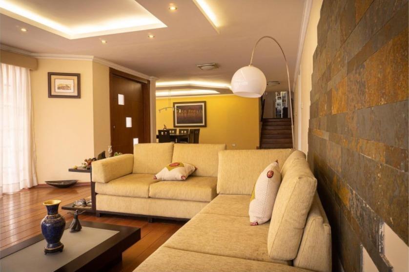 Urb. Campo Alegre, Vendo Hermosa Casa 2500 m² Terr, 1500 m² Const. 5 Dorm.. Piscina, Guardianía — imagen 9