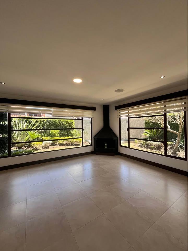Casa de Venta Dentro de La Ciudadela de Los Ingenieros. 4 Dorm., Azuay — imagen 10