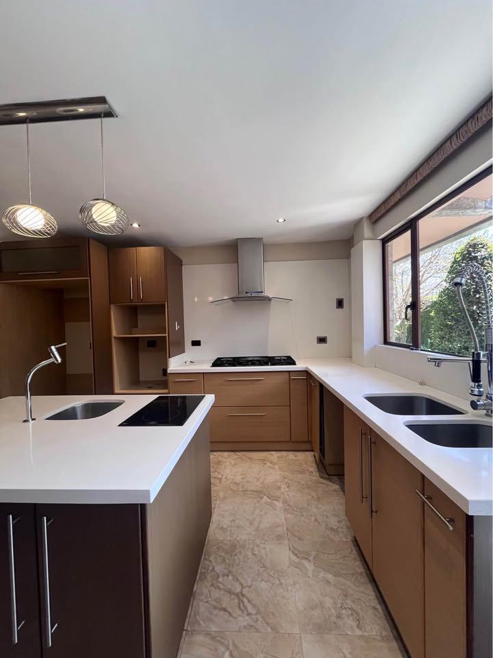 Casa de Venta Dentro de La Ciudadela de Los Ingenieros. 4 Dorm., Azuay — imagen 8