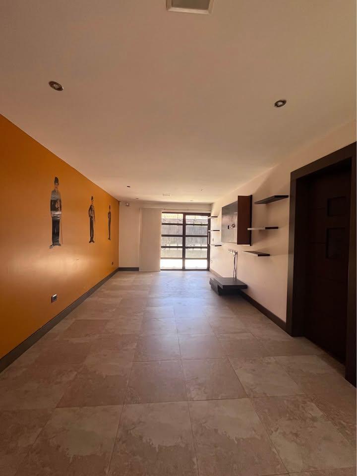 Casa de Venta Dentro de La Ciudadela de Los Ingenieros. 4 Dorm., Azuay — imagen 7