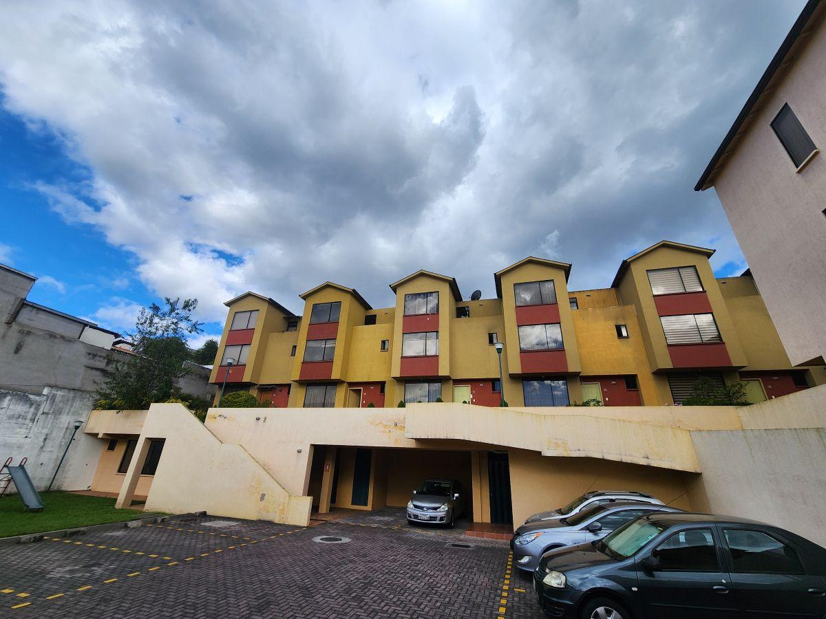 Venta Casa Norte de Quito 4 Dorm. 2 Terrazas 1 Patio Pergola 204 m Univ. Sek — imagen 4