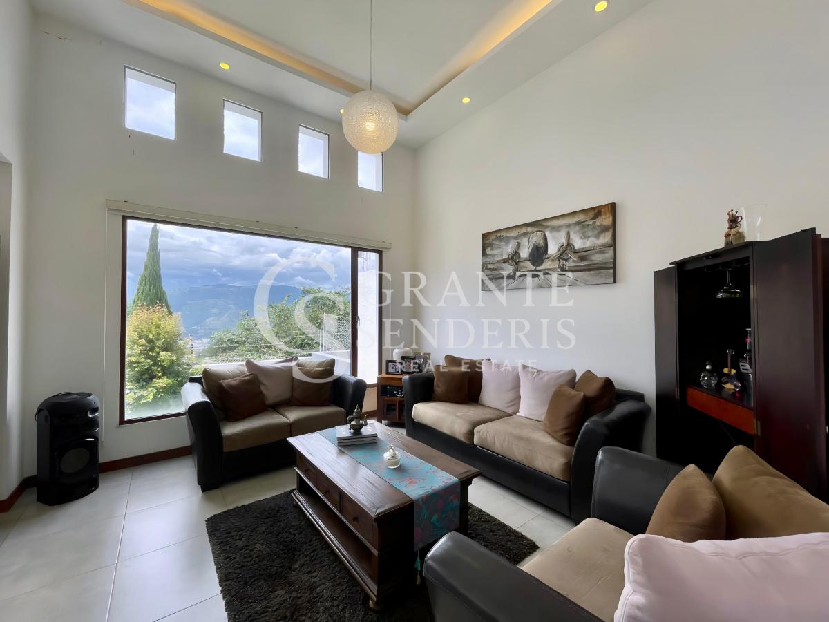 Casa Diseño Londoño con 3 Habitaciones en Venta en Cumbayá — imagen 8