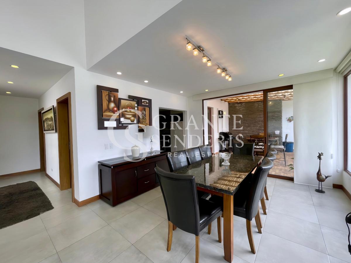 Casa Diseño Londoño con 3 Habitaciones en Venta en Cumbayá — imagen 6