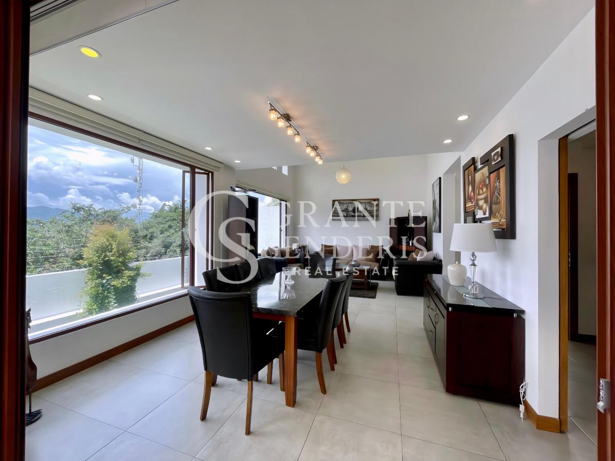 Casa Diseño Londoño con 3 Habitaciones en Venta en Cumbayá — imagen 4
