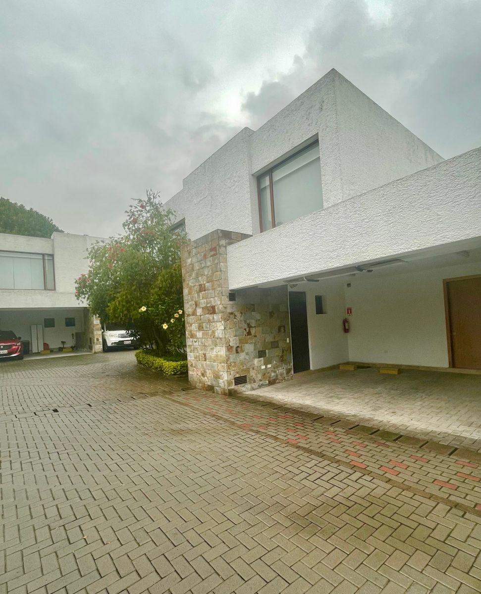 Preciosa Casa Acogedora, Amplia E Ilumcon Excelente Ubicación San Patricio, Diseño Moderno Londoño — imagen 10
