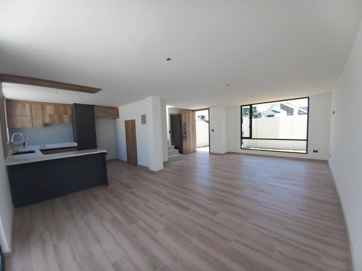 A Estrenar Moderna Casa en Urbanización Lumbisí Cerca a La Ruta Viva Cumbaya — imagen 5