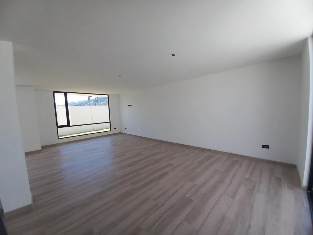 A Estrenar Moderna Casa en Urbanización Lumbisí Cerca a La Ruta Viva Cumbaya — imagen 4