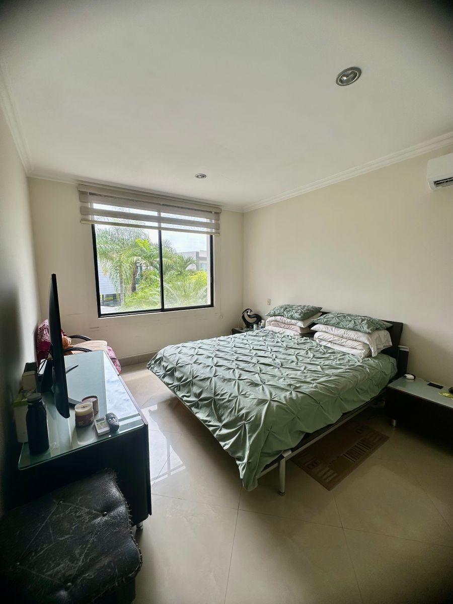 Casa de 4 Dorm. y Amplio Patio en Urb. Terrasol, Guayas — imagen 2