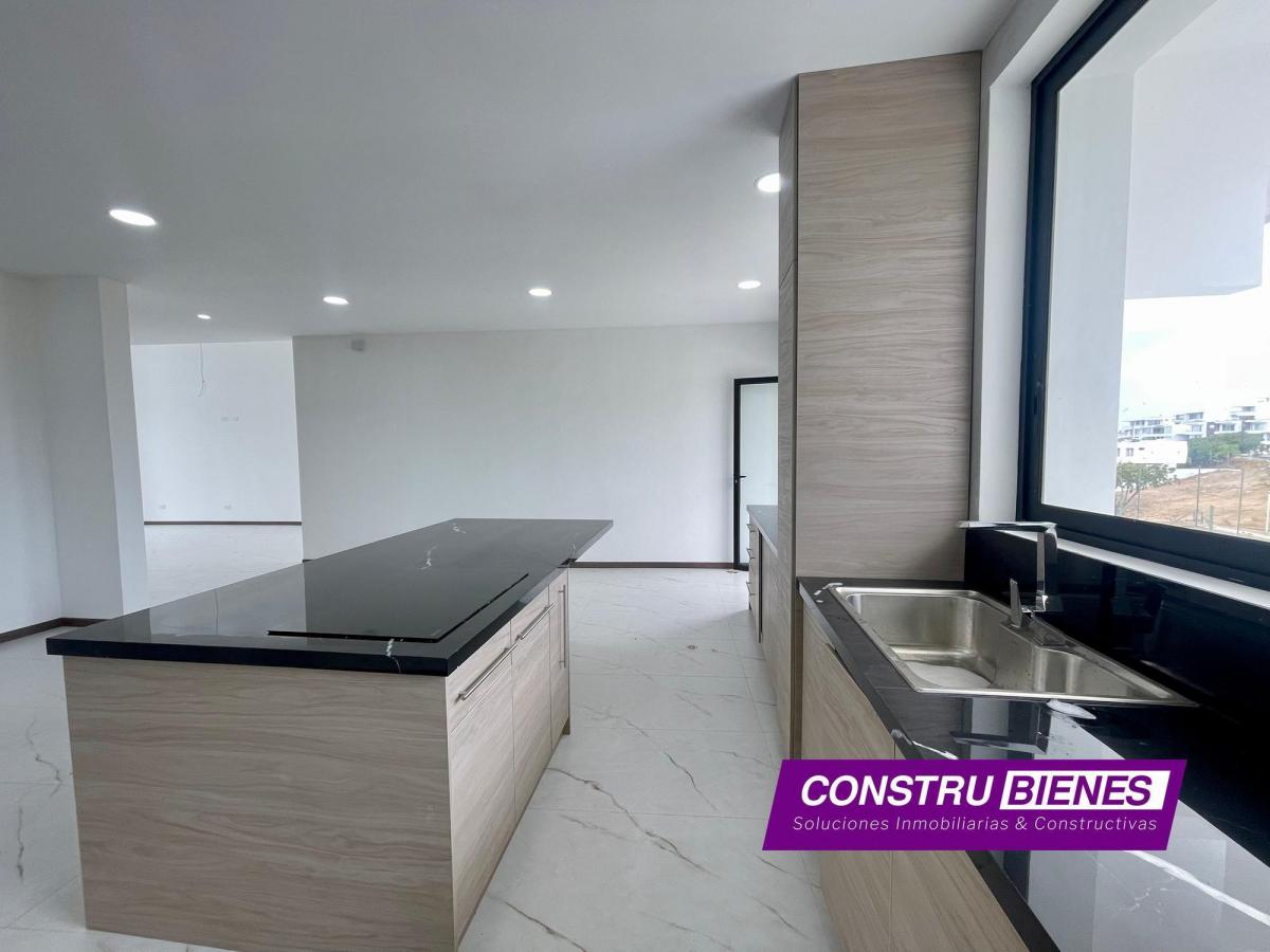 Casa con Piscina en Urbanización Ciudad del Mar, Manta, Manabí — imagen 8