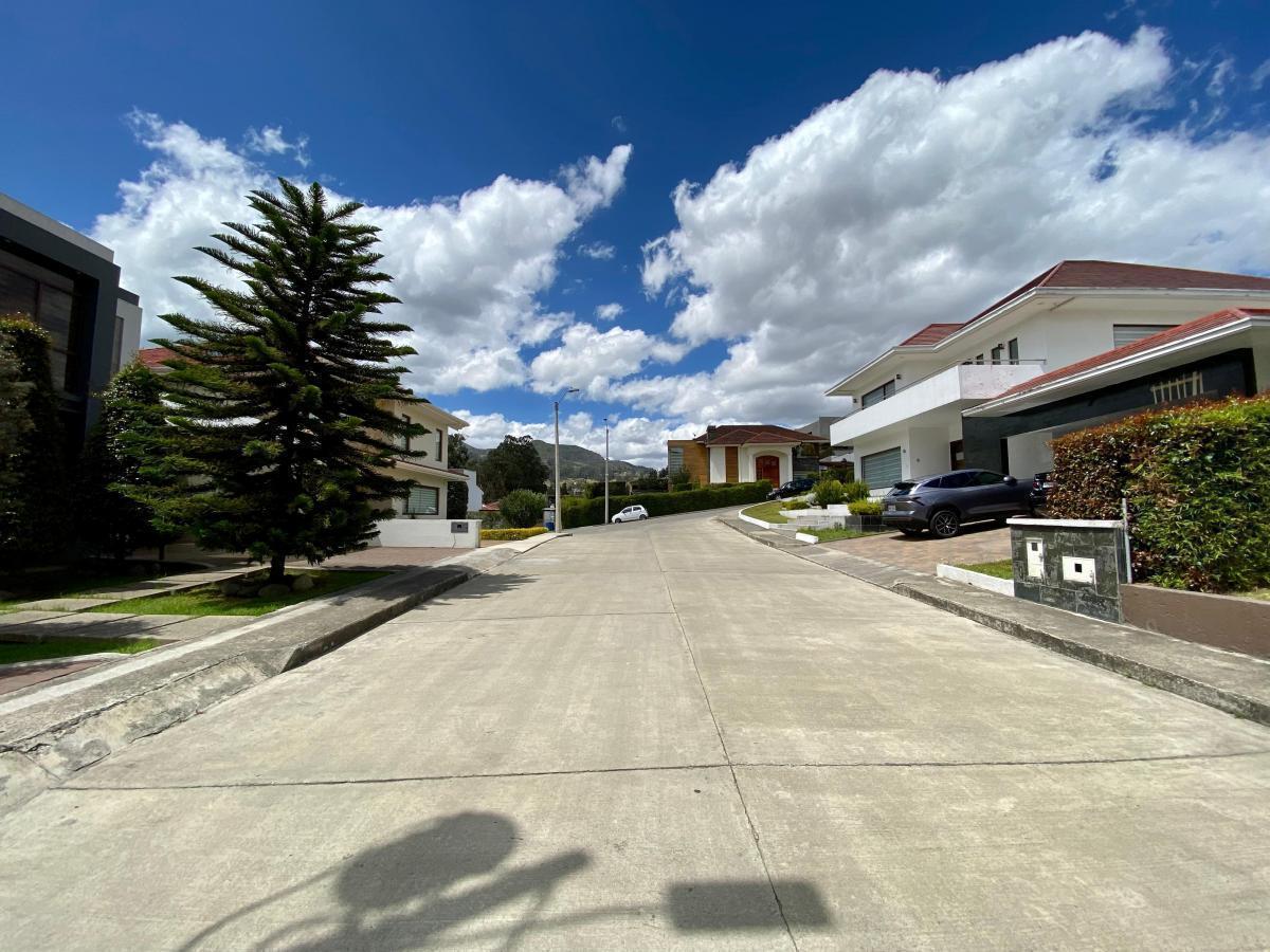 Hermoso Terreno en Venta, Sector Colinas de Challuabamba, Azuay — imagen 10
