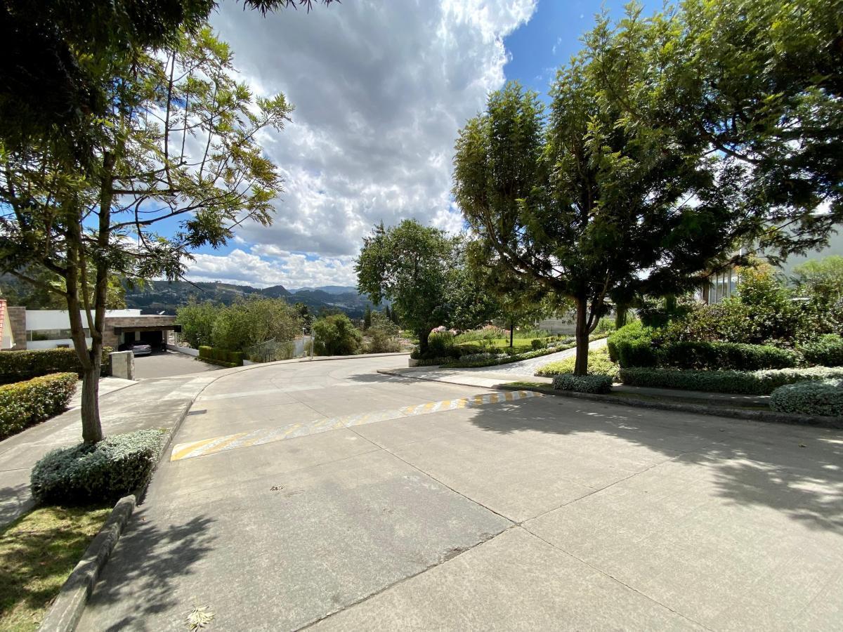 Hermoso Terreno en Venta, Sector Colinas de Challuabamba, Azuay — imagen 9