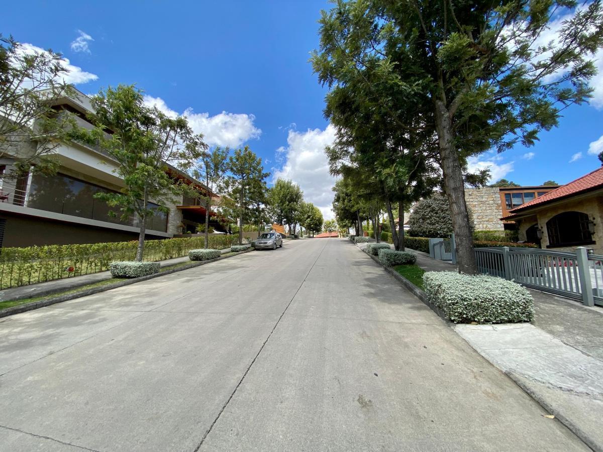 Hermoso Terreno en Venta, Sector Colinas de Challuabamba, Azuay — imagen 8