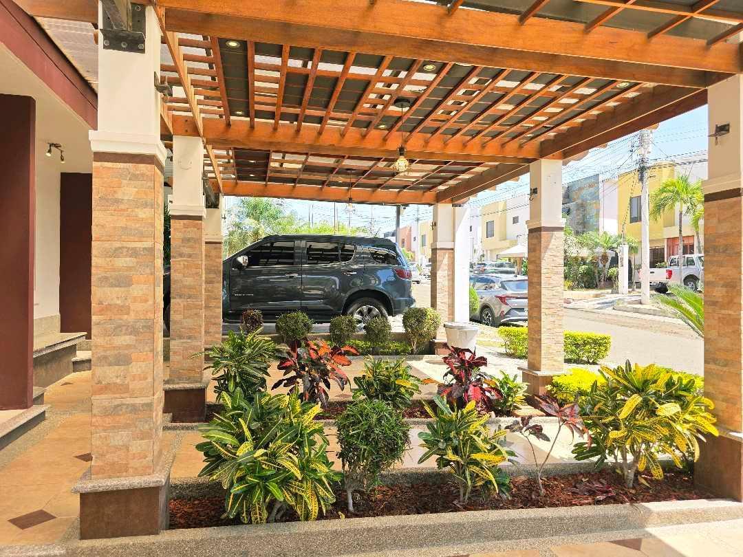 Vendo Casa en Ciudad del Sol, Remodelada 4 Habitaciones, Manabí — imagen 9