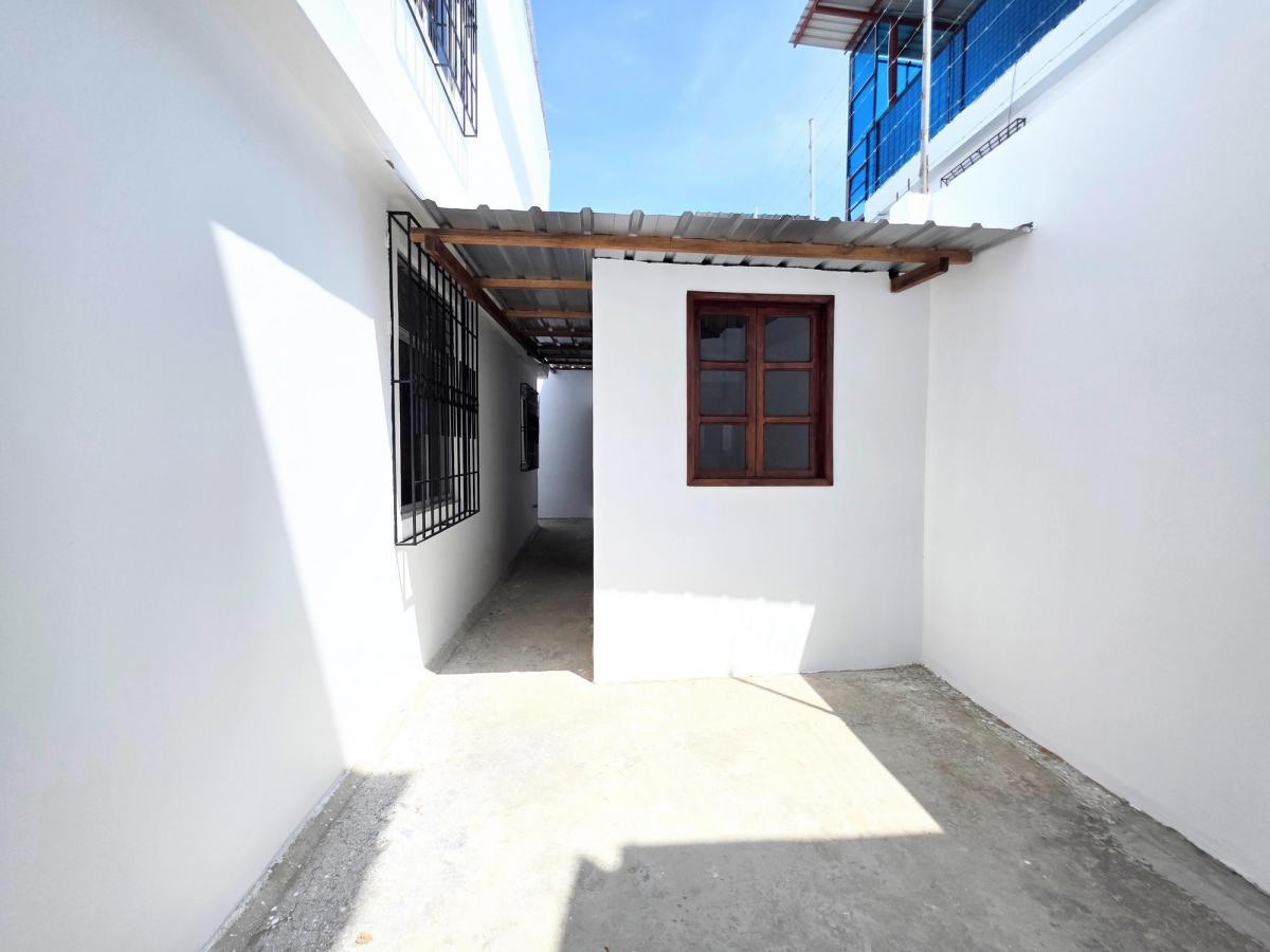 Vendo Casa de 6 Dorm. en Barrio Las Brisas Norte de Manta, Manabí — imagen 8