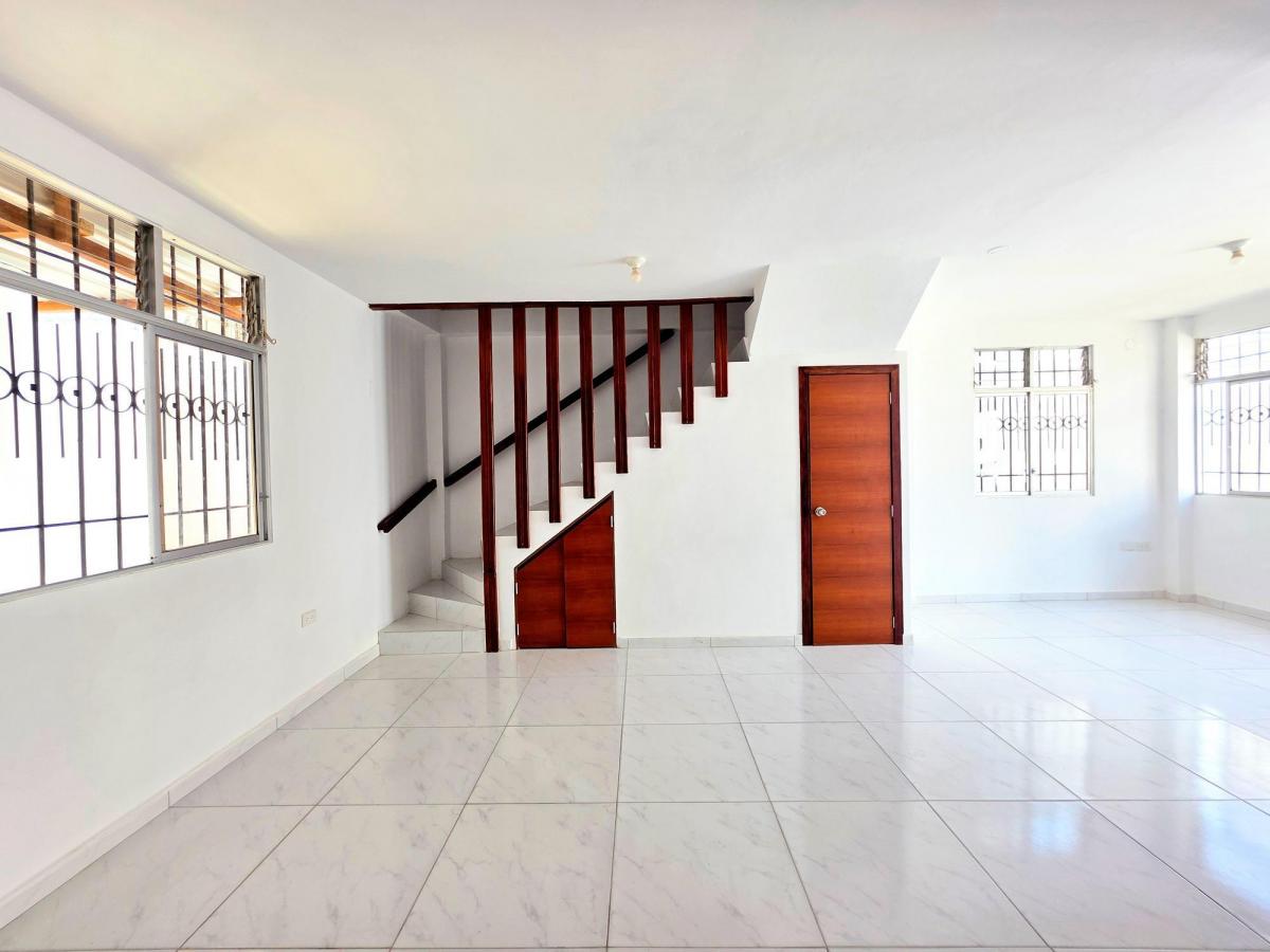 Vendo Casa de 6 Dorm. en Barrio Las Brisas Norte de Manta, Manabí — imagen 7
