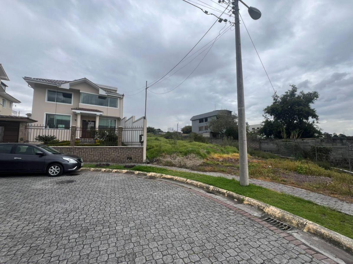 En Venta. Terreno de 630 m² Más 60 m² de Uso Exclusivo Privado. Provincia de Pichincha — imagen 10