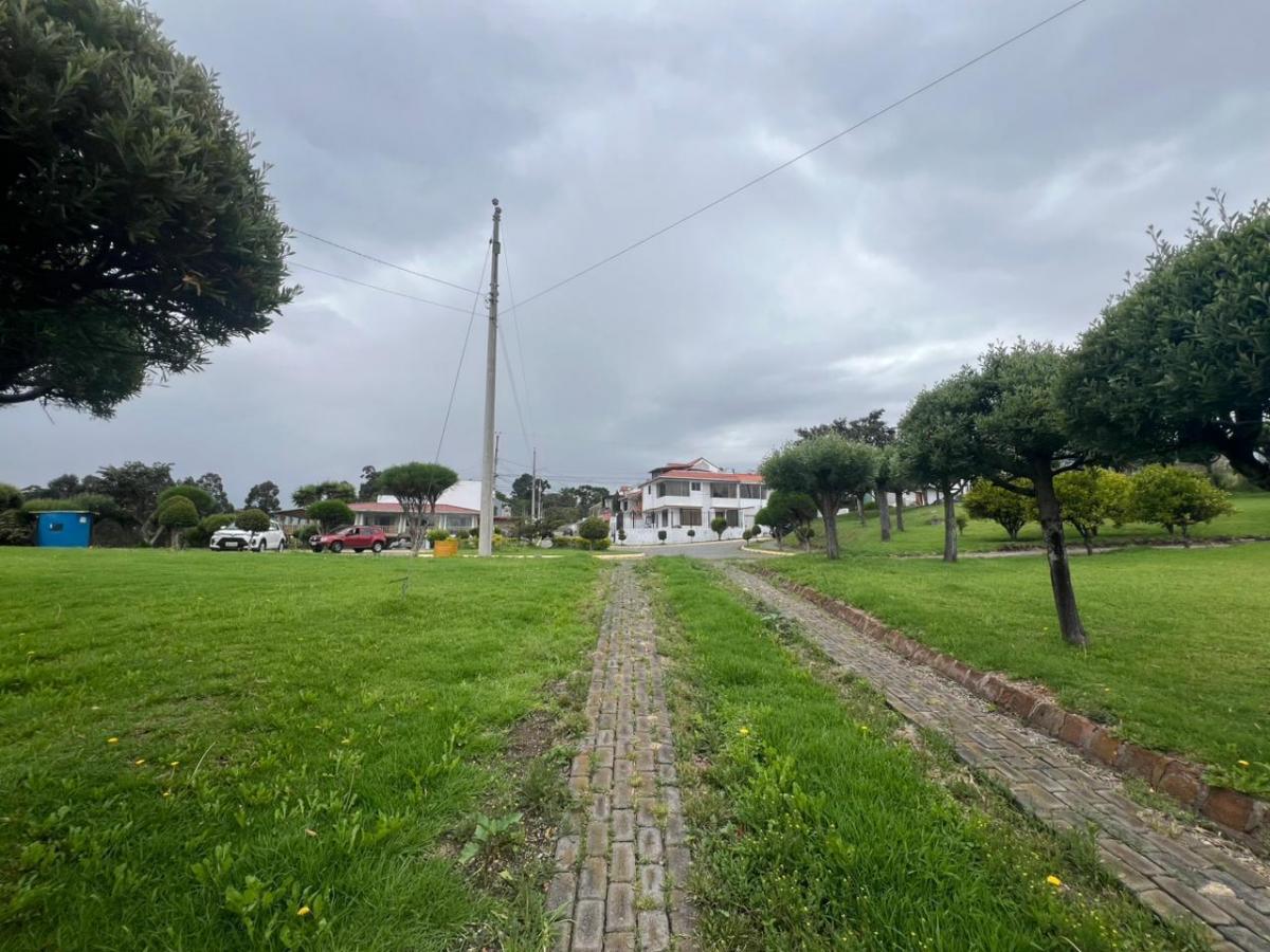 En Venta. Terreno de 630 m² Más 60 m² de Uso Exclusivo Privado. Provincia de Pichincha — imagen 4