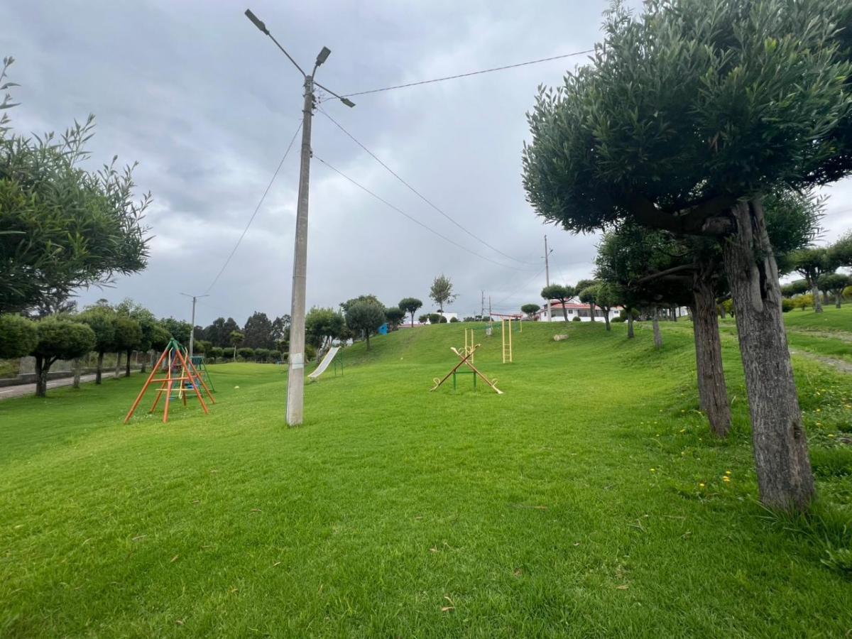 En Venta. Terreno de 630 m² Más 60 m² de Uso Exclusivo Privado. Provincia de Pichincha — imagen 3