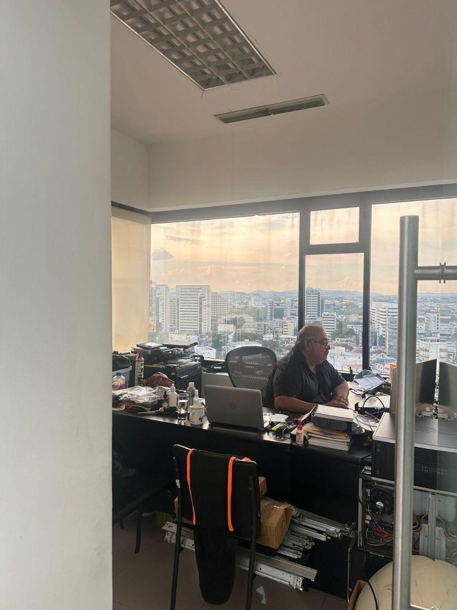 Vendo Espectacular Oficina Corporativa, Av Francisco de Orellana, Kennedy Norte, Iluminación Natural, Guayas — imagen 9