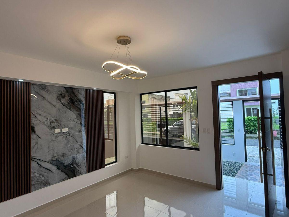 Urb. El Dorado, Amplia Casa Independiente — imagen 2