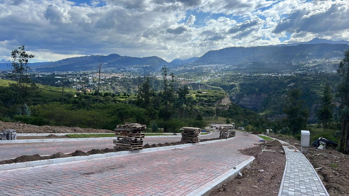 Tumbaco - Collaqui Terreno en Venta en Urbanizacion Nueva y Exclusiva — imagen 10