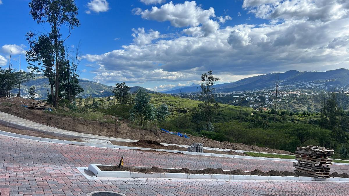 Tumbaco - Collaqui Terreno en Venta en Urbanizacion Nueva y Exclusiva — imagen 9