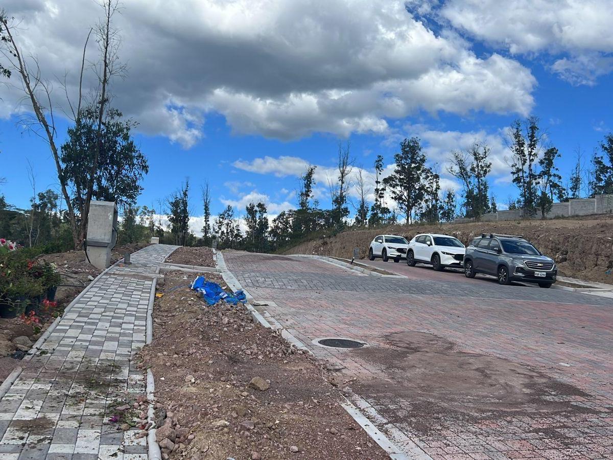 Tumbaco - Collaqui Terreno en Venta en Urbanizacion Nueva y Exclusiva — imagen 2