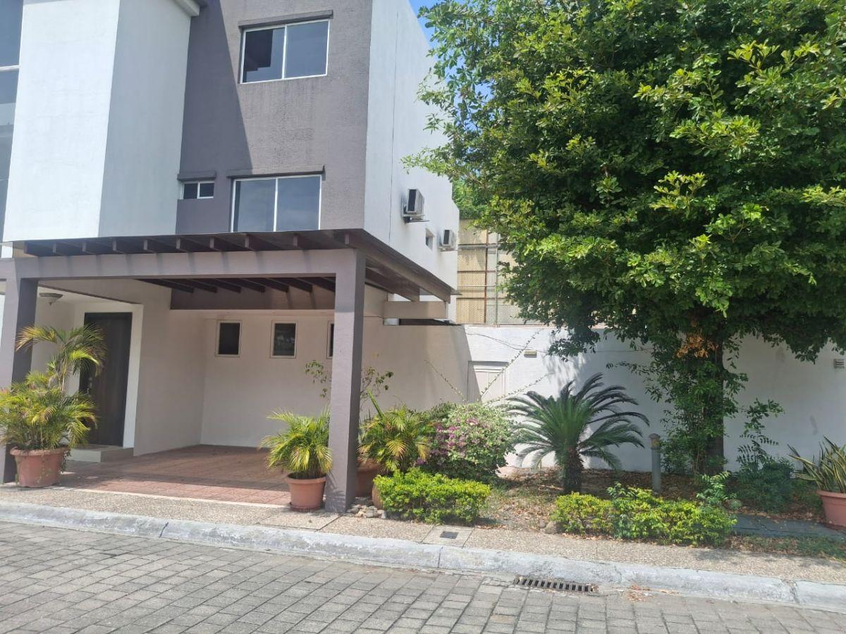 Casa en Venta Urbanizacion Bosques de La Rioja, Samborondon, Guayas — imagen 10