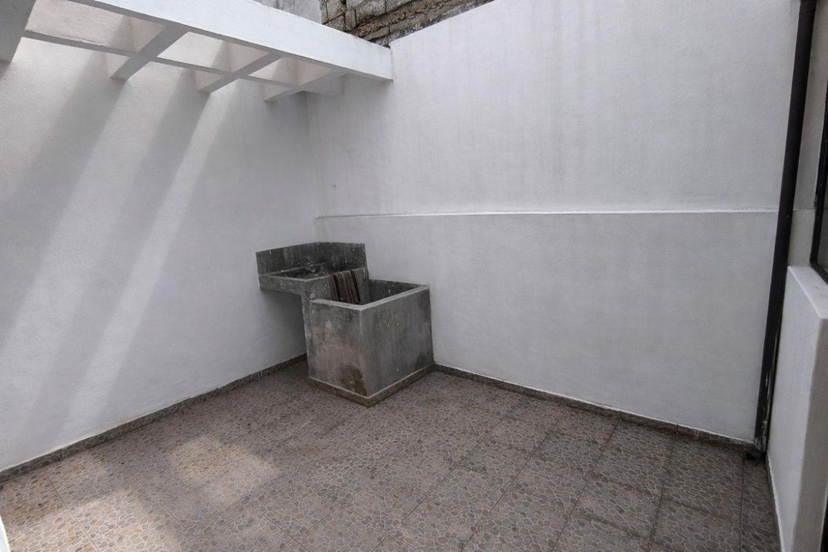 Casa con Terraza (En Donde Se Puede Construir Suit) — imagen 8