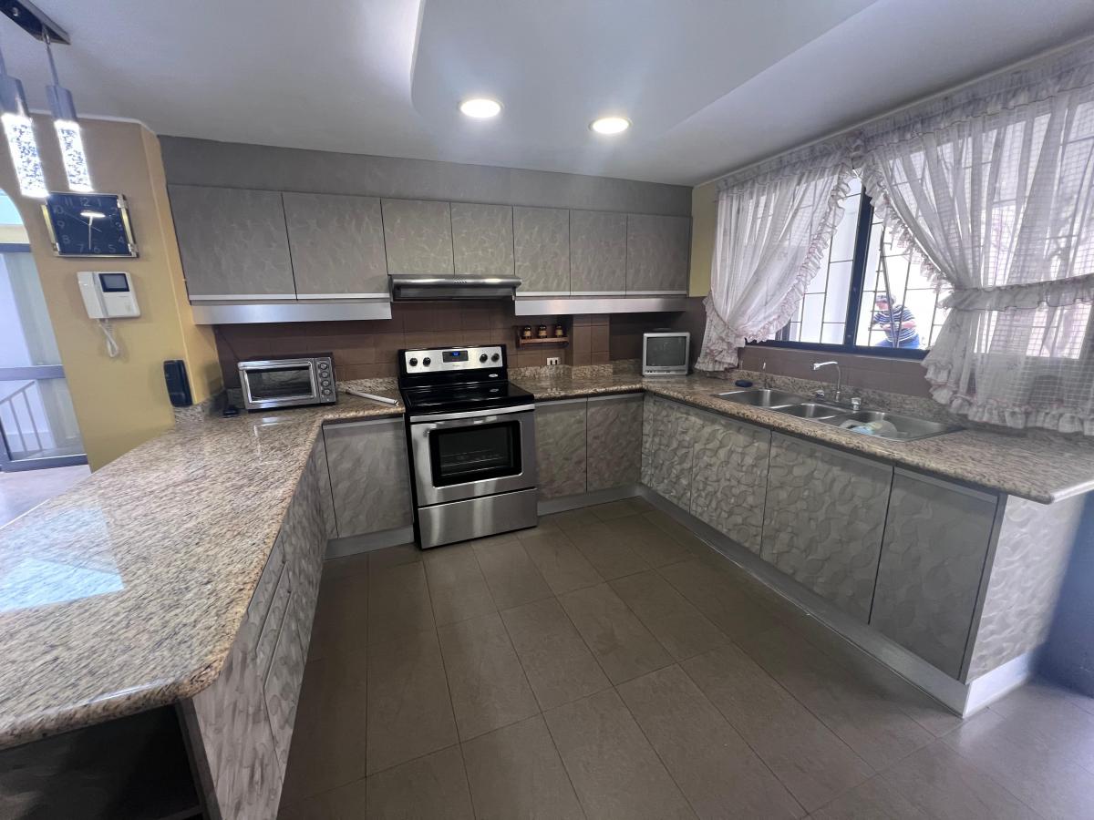 Exclusiva Residencia de 707 m² en El Pinar Alto con Terrazas y Jardines — imagen 9