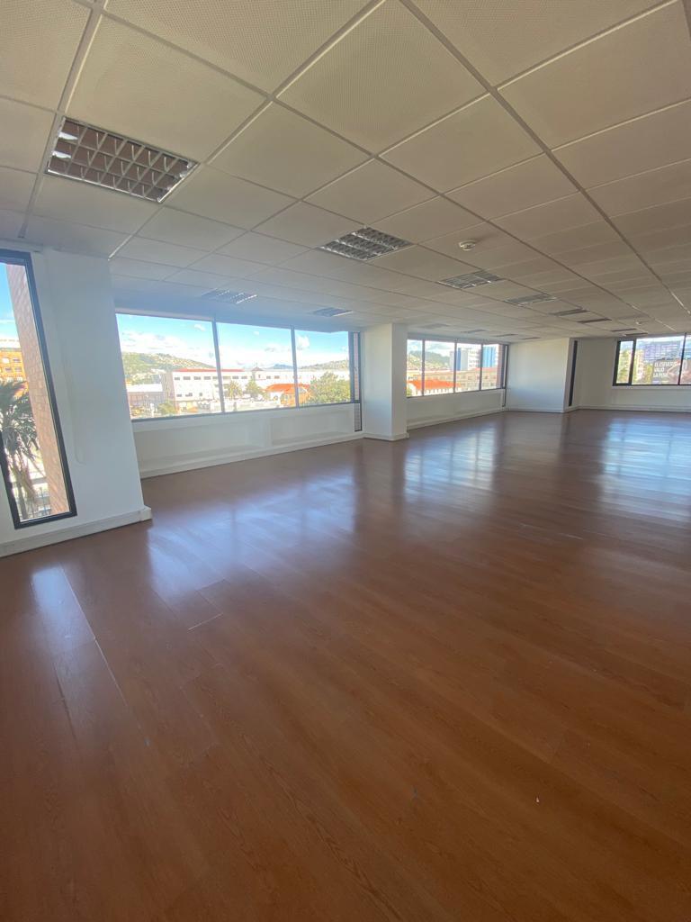 Venta o Arriendo Excelente Oficina Comercial Av 12 de Octubre — imagen 10