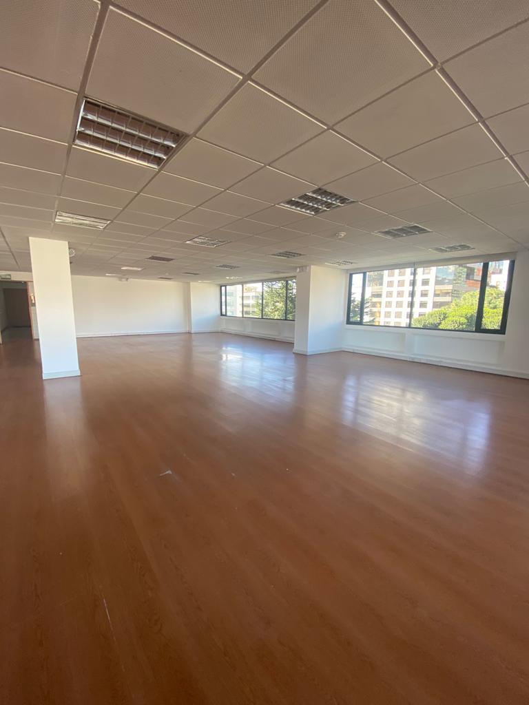 Venta o Arriendo Excelente Oficina Comercial Av 12 de Octubre — imagen 9