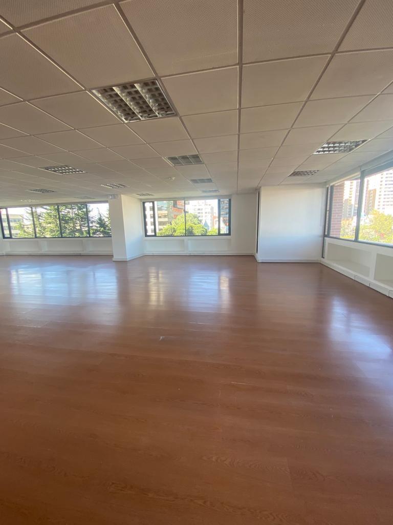 Venta o Arriendo Excelente Oficina Comercial Av 12 de Octubre — imagen 8