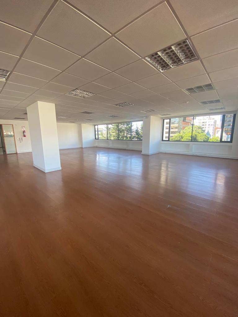 Venta o Arriendo Excelente Oficina Comercial Av 12 de Octubre — imagen 7