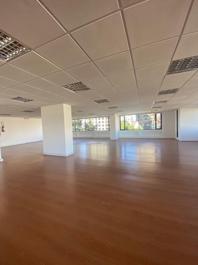 Venta o Arriendo Excelente Oficina Comercial Av 12 de Octubre — imagen 6