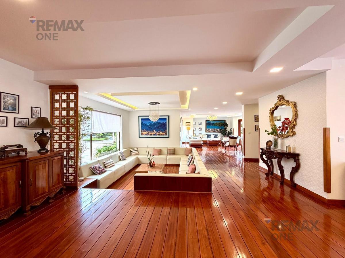 En Venta Casa de Lujo en Colinas de Challuabamba, Azuay — imagen 9