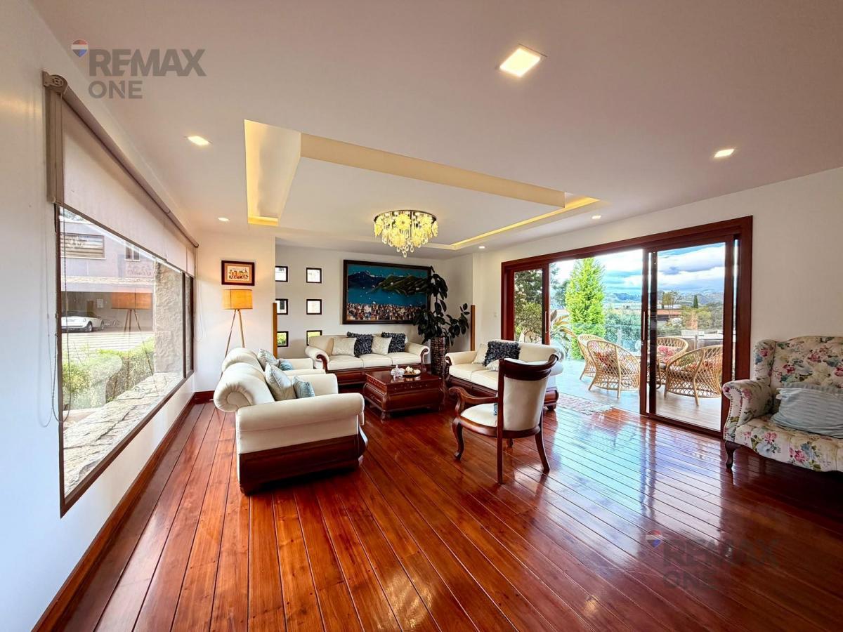 En Venta Casa de Lujo en Colinas de Challuabamba, Azuay — imagen 8