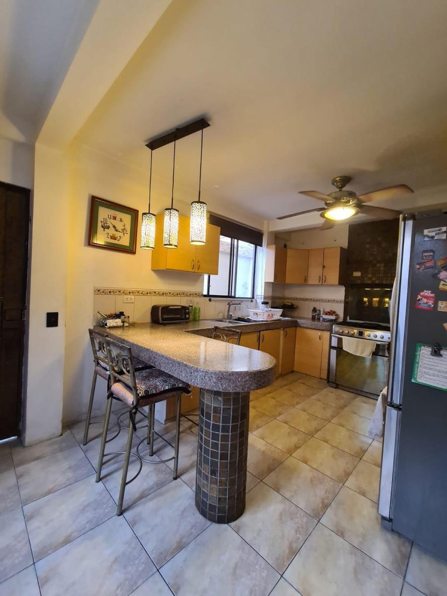 En Venta Lujosa y Moderna Casa de Oportunidad en Ciudad Celeste, Vía Samborondon, Guayas — imagen 9