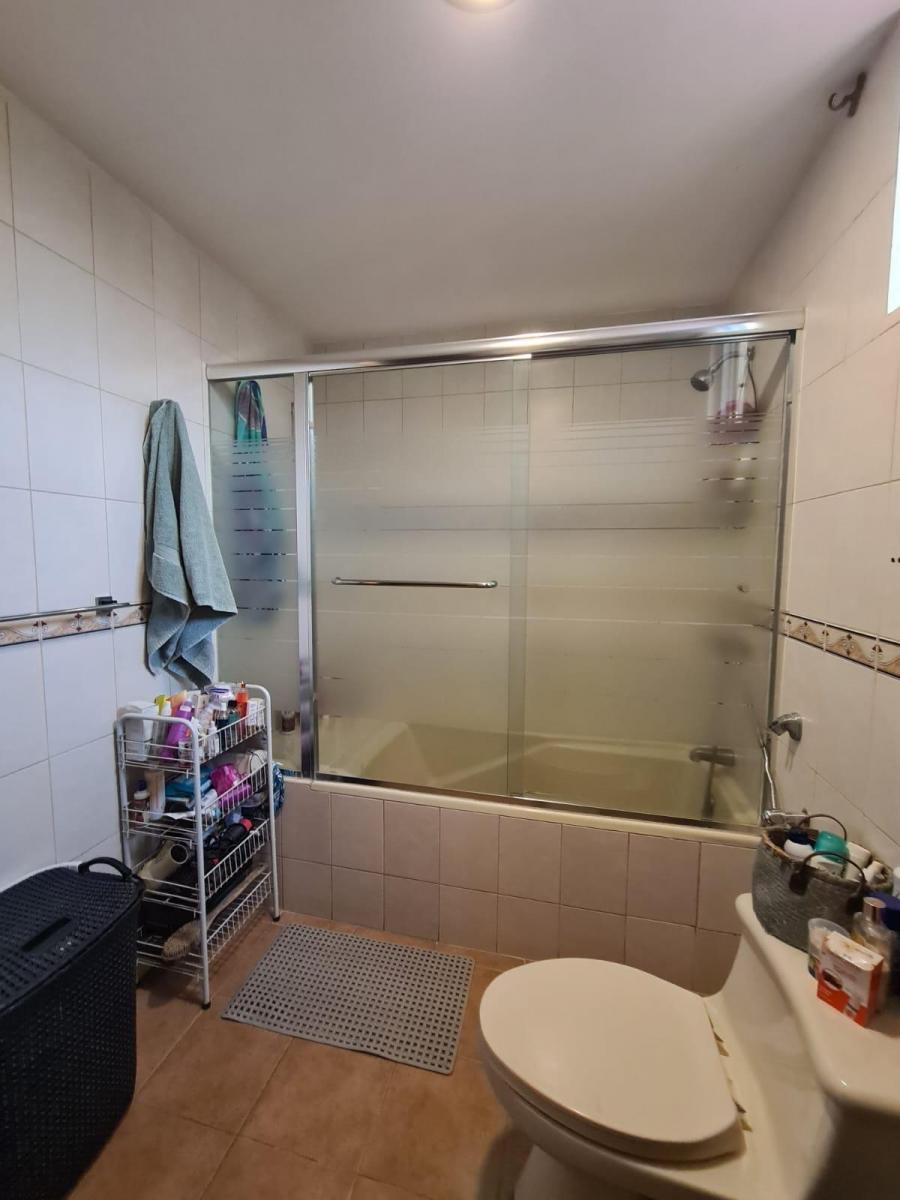 En Venta Lujosa y Moderna Casa de Oportunidad en Ciudad Celeste, Vía Samborondon, Guayas — imagen 3